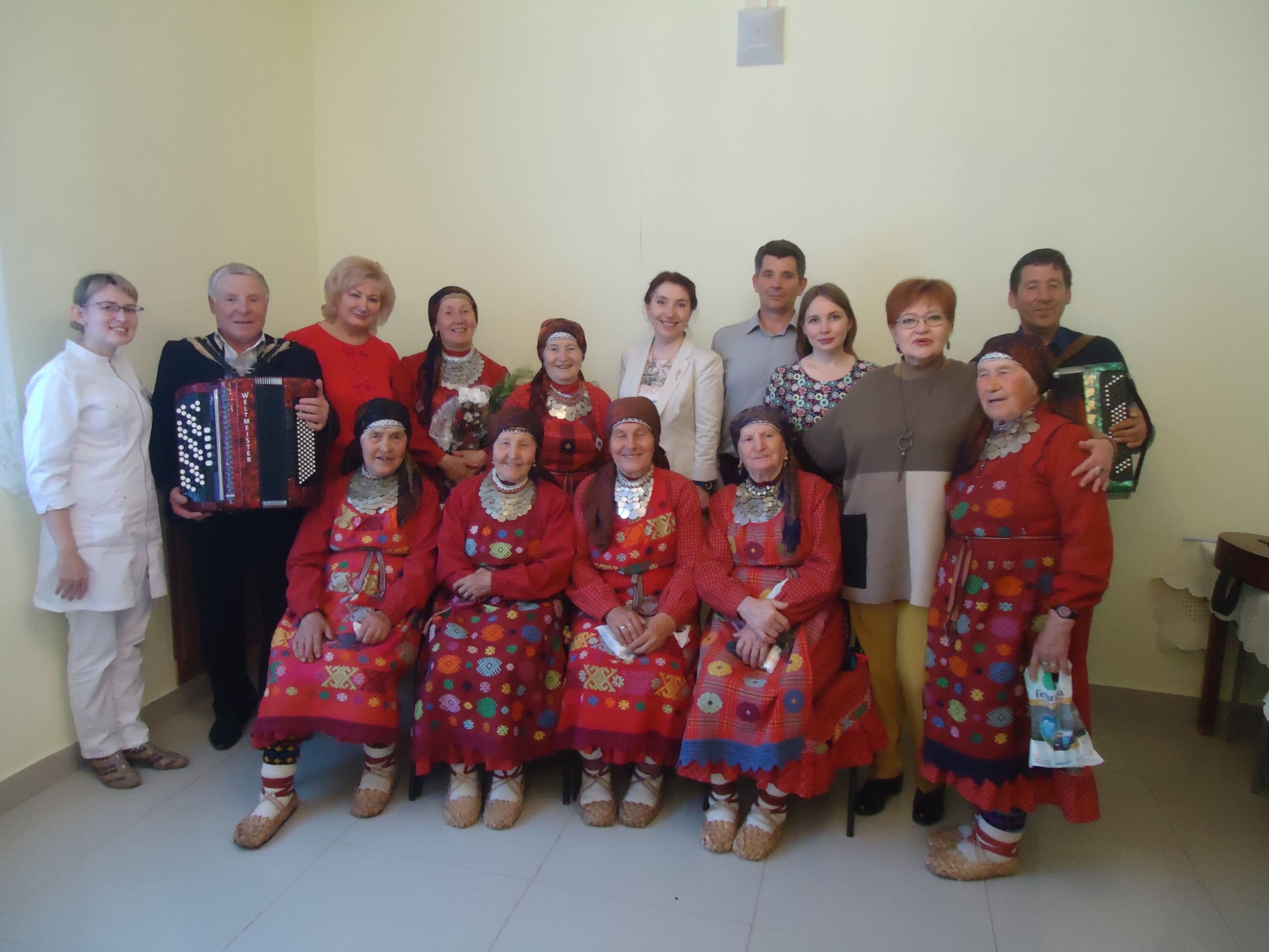 Выступил фольклорный коллектив «Бабушки из Буранова»